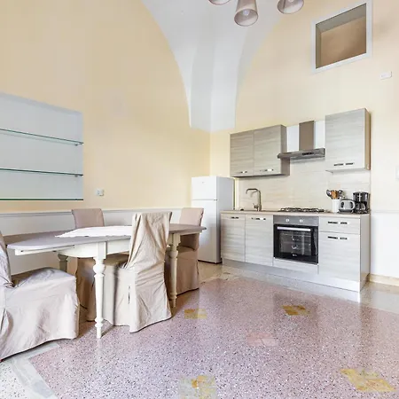Dimora Le Tre Muse Guesthouse Lecce Exterior photo
