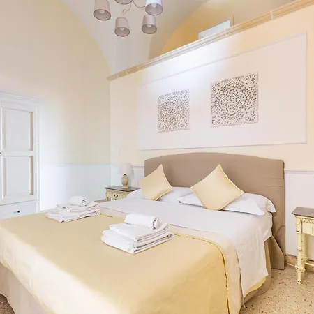 Dimora Le Tre Muse Guesthouse Lecce Exterior photo