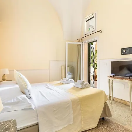 Dimora Le Tre Muse Guesthouse Lecce Exterior photo